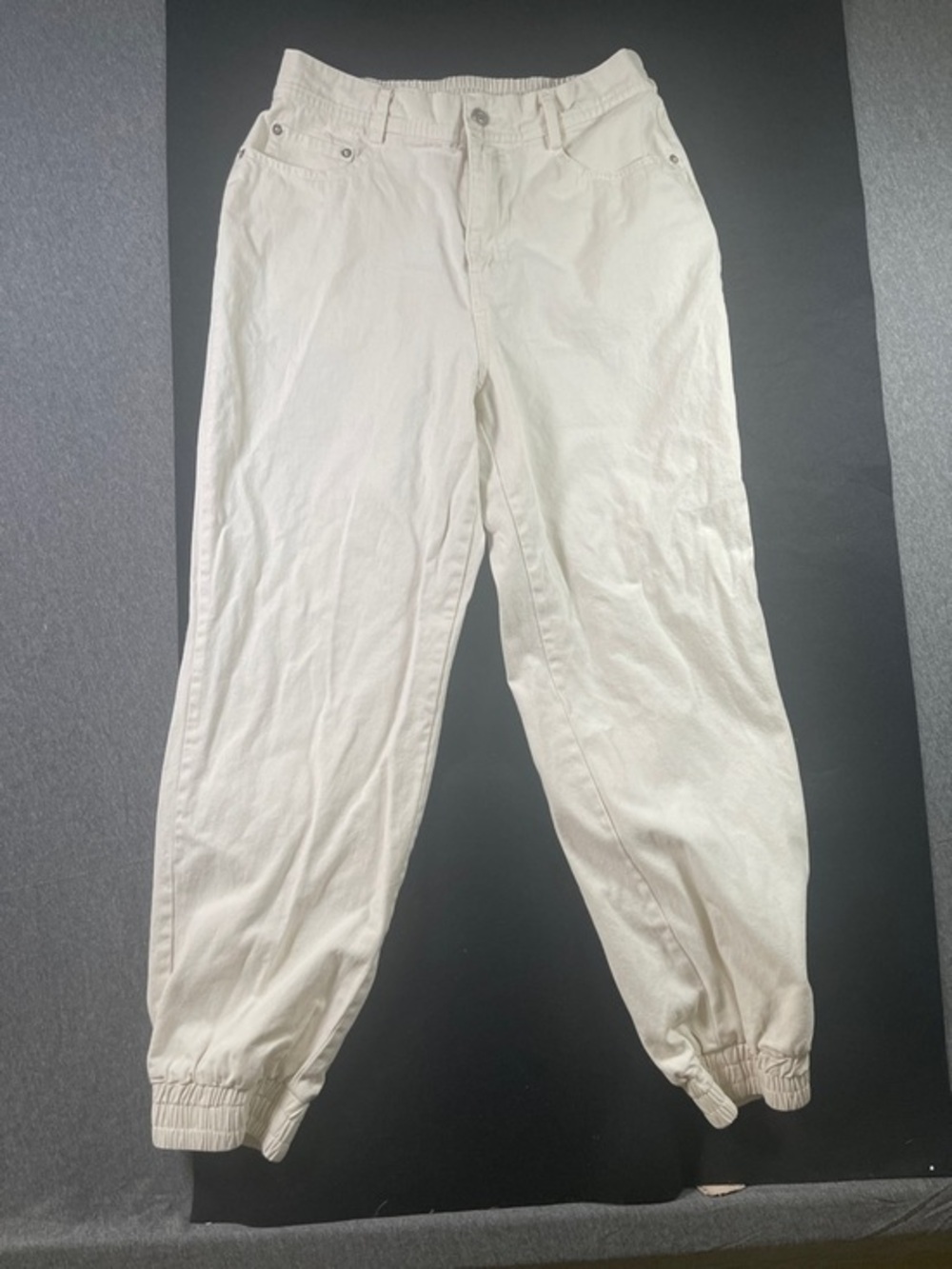 Women’s Elastic Cuff Joggers in Cream